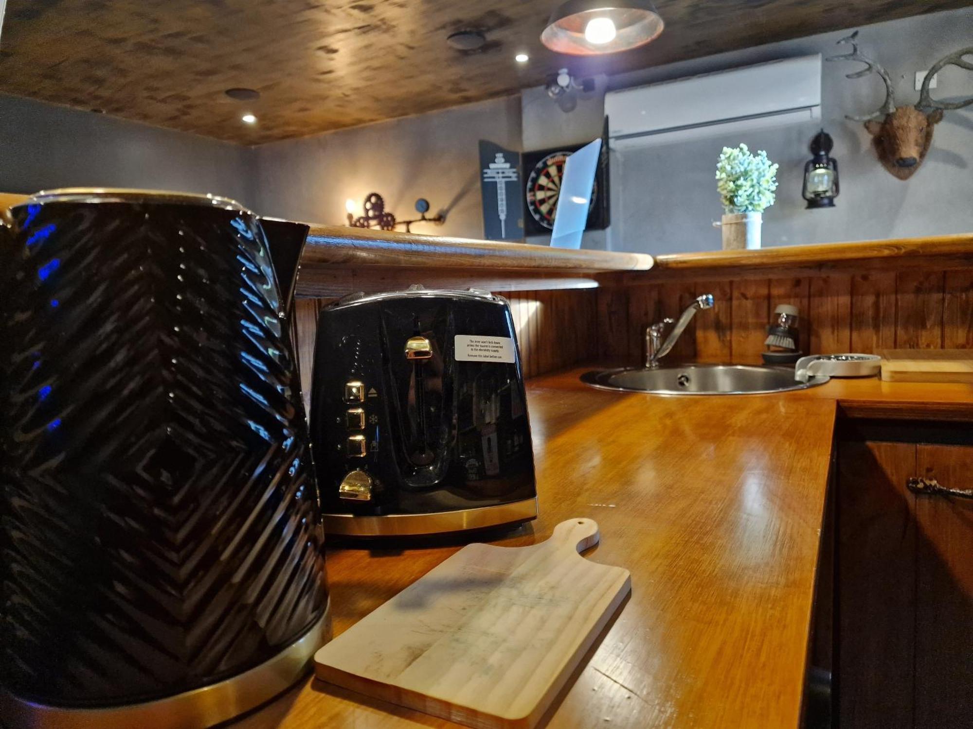 The Pub - Unique & Authentic Experience - Free Parking!, 5 Minutes From Airbus And The Mall Cribbs Bristol Exteriör bild